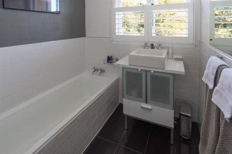 Photo of property in 1 Pah Road, Kawaha Point, Rotorua, 3010