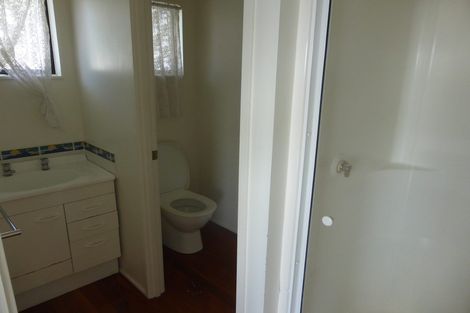 Photo of property in 33 John Dee Crescent, Red Beach, 0932