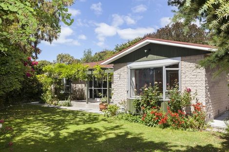 Photo of property in 8 Esher Place, Saint Martins, Christchurch, 8022