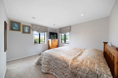 Photo of property in 16 Len Garlick Place, Pahurehure, Papakura, 2113