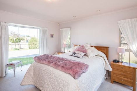 Photo of property in 10 Glen Loch Place, Paraparaumu, 5032