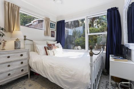 Photo of property in 30 Arosa Place, Forrest Hill, Auckland, 0620