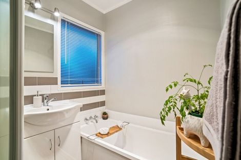 Photo of property in 9 Hepburn Road, Glendene, Auckland, 0602