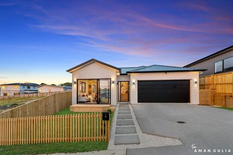 Photo of property in 6 Whakairo Crescent, Gulf Harbour, Whangaparaoa, 0930