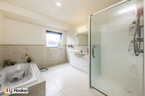 Photo of property in 200 Hill Road, The Gardens, Auckland, 2105