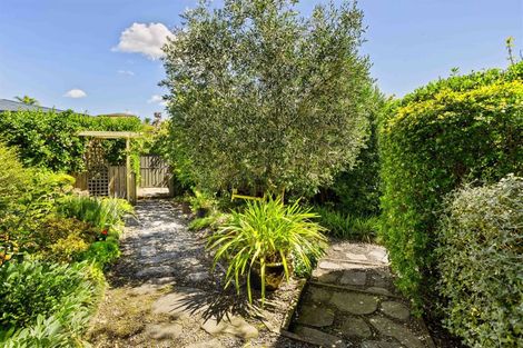 Photo of property in 29 San Bernadino Drive, Henderson, Auckland, 0612