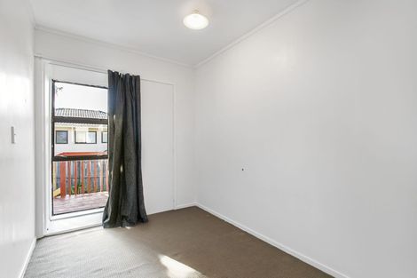 Photo of property in 2/35 Secretariat Place, Randwick Park, Auckland, 2105