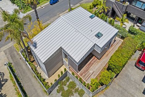 Photo of property in 1/37 Parr Terrace, Castor Bay, Auckland, 0620