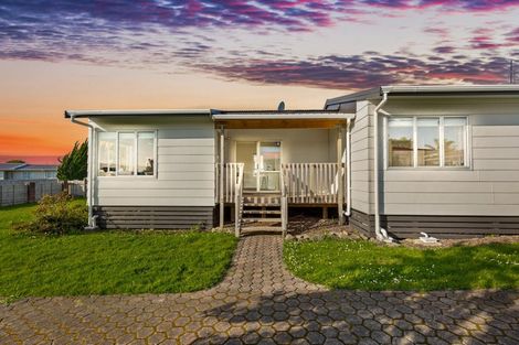 Photo of property in 26 Hinerau Street, Henderson, Auckland, 0612