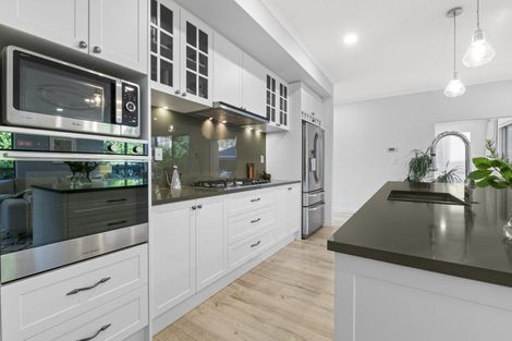 Photo of property in 16 Syd Grant Crescent, Orewa, 0931