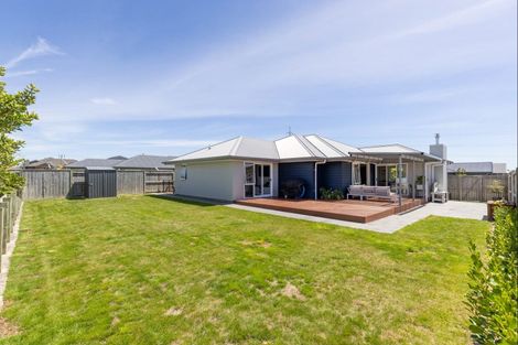 Photo of property in 6 Atlantic Drive, Fitzherbert, Palmerston North, 4410
