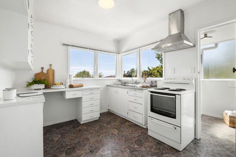 Photo of property in 2/12 Westwell Road, Belmont, Auckland, 0622
