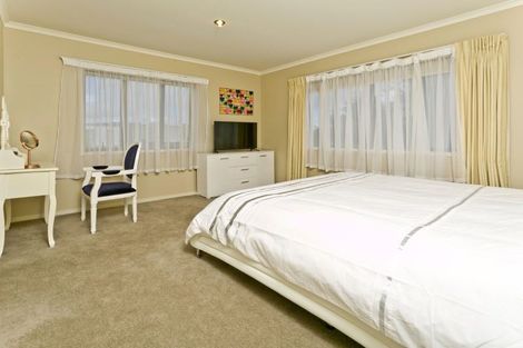 Photo of property in 20 Sonoma Crescent, Oteha, Auckland, 0632