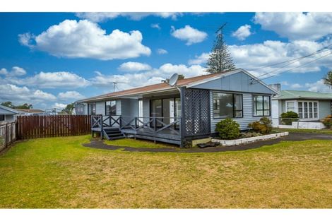 Photo of property in 13 Kamaka Road, Mangere Bridge, Auckland, 2022