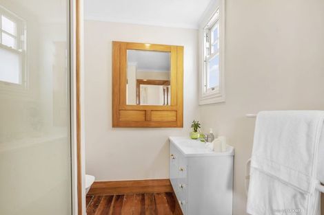 Photo of property in 15 Herald Terrace, Berhampore, Wellington, 6023