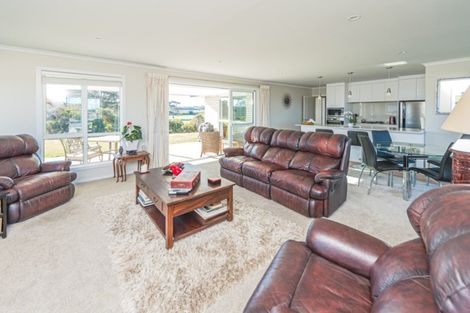 Photo of property in 37 Golf Vue Place, Castlecliff, Whanganui, 4501