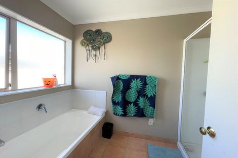 Photo of property in 44 Medvale Avenue, Flat Bush, Auckland, 2019