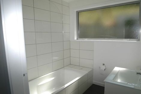 Photo of property in 137a Newlands Road, Newlands, Wellington, 6037