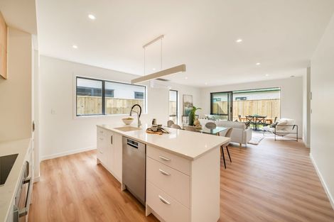 Photo of property in 47a Heretaunga Square, Silverstream, Upper Hutt, 5019