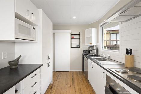 Photo of property in 11 Middlesex Place, Northland, Wellington, 6012