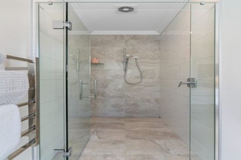 Photo of property in 1 Charlotte Drive, Omokoroa, 3114