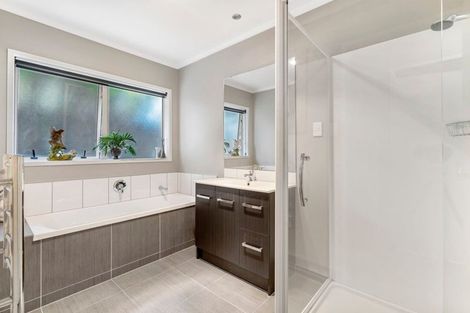 Photo of property in 25 Saltwood Street, Red Beach, 0932