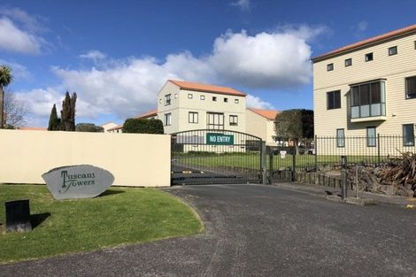 Photo of property in Tuscany Towers, 68/1 Ambrico Place, New Lynn, Auckland, 0600