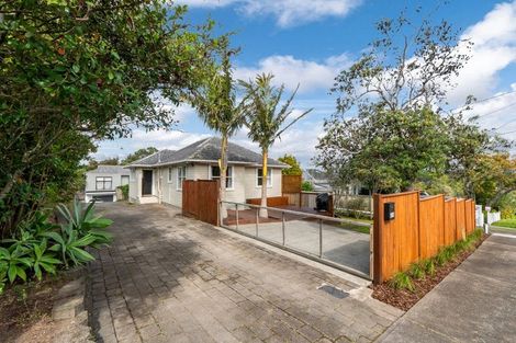 Photo of property in 1/62 Roberts Road, Glenfield, Auckland, 0629
