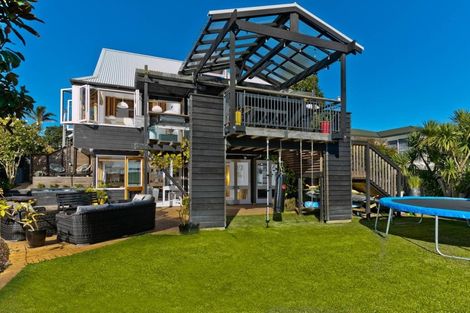 Photo of property in 8 Hyde Road, Rothesay Bay, Auckland, 0630