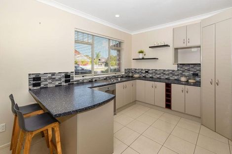 Photo of property in 23 South Kensington Way, Henderson, Auckland, 0612