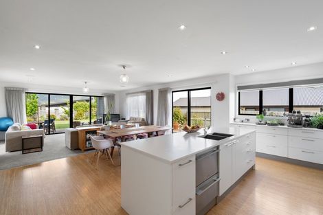 Photo of property in 9 Centre Crescent, Wanaka, 9305