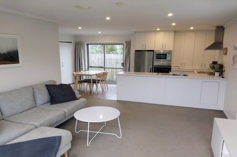 Photo of property in 92 Sunstone Crescent, Timberlea, Upper Hutt, 5018