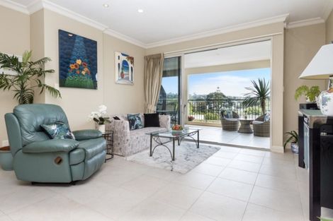 Photo of property in 4a Cleary Terrace, Cockle Bay, Auckland, 2014