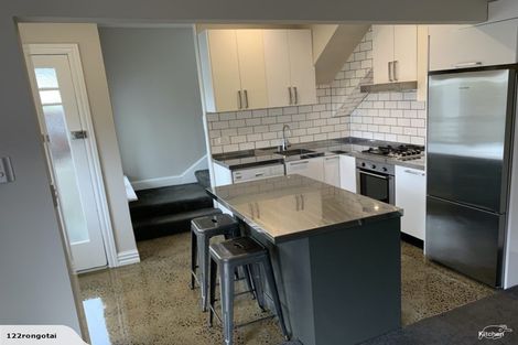 Photo of property in 122 Rongotai Road, Kilbirnie, Wellington, 6022