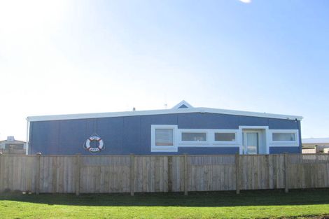 Photo of property in 2 Andresen Street, Foxton Beach, Foxton, 4815