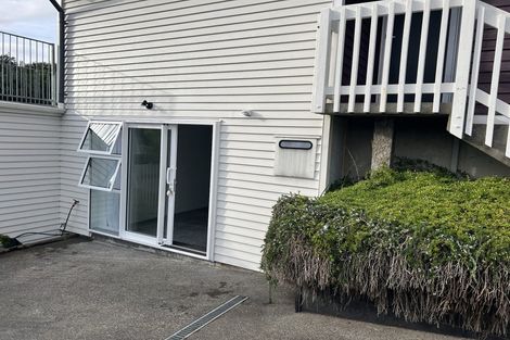 Photo of property in 9 Totaravale Drive, Totara Vale, Auckland, 0629