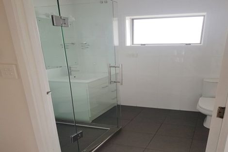 Photo of property in 3/25 Widmore Drive, Massey, Auckland, 0614