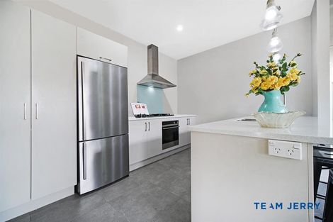 Photo of property in 2 Gallantry Crescent, Papakura, 2110