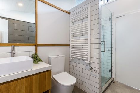 Photo of property in 224 Lake Terrace, Waipahihi, Taupo, 3330