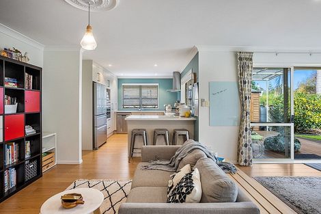 Photo of property in 16 Semillon Avenue, Henderson, Auckland, 0612