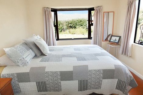 Photo of property in 22 Shortt Street, Foxton Beach, Foxton, 4815