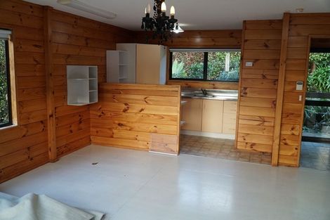 Photo of property in 73 Tindalls Bay Road, Tindalls Beach, Whangaparaoa, 0930