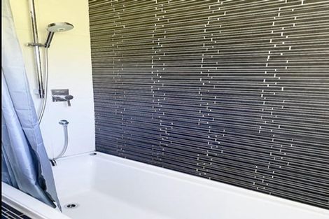 Photo of property in 33 Whaanga Road, Raglan, 3297