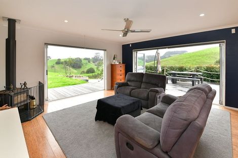 Photo of property in 17a Rapson Road, Kaukapakapa, 0871