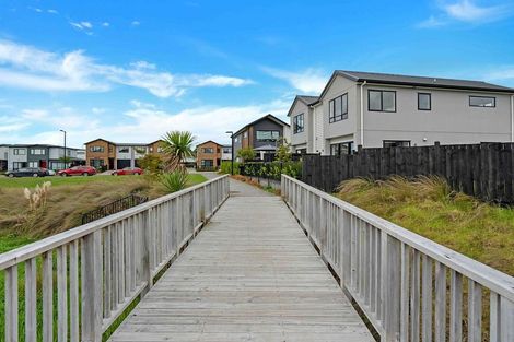 Photo of property in 22a Lumbarda Drive, Kumeu, 0810