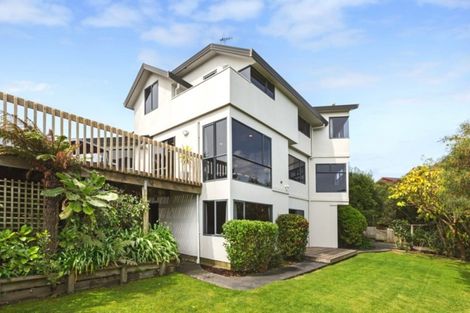 Photo of property in 17 Dornoch Place, Papakowhai, Porirua, 5024