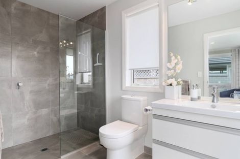 Photo of property in 2 Lynley Park Drive, Omokoroa, 3114