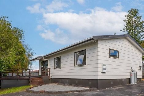 Photo of property in 1/13 Martin Place, Kelston, Auckland, 0602
