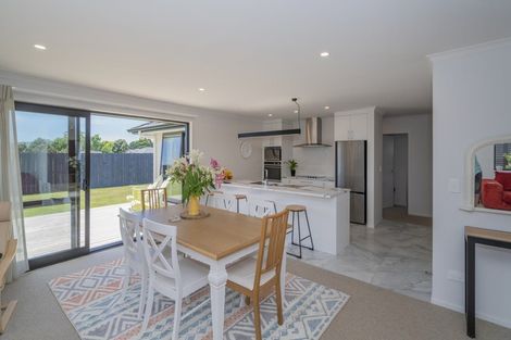 Photo of property in 8 Palm Drive, Whitianga, 3510