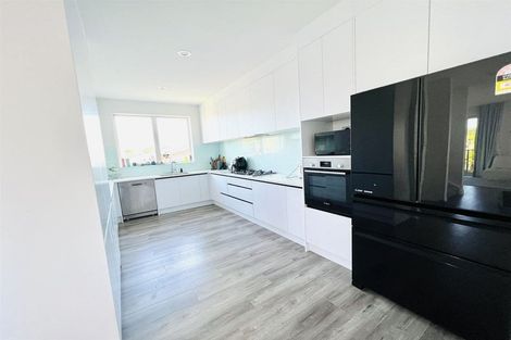 Photo of property in 1 Nephrite Lane, Henderson, Auckland, 0610